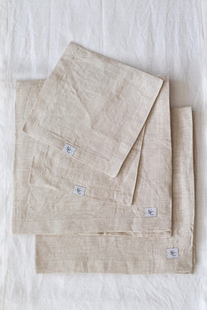 
                
                    Load image into Gallery viewer, Linen Dinner Napkins - Set of Four
                
            